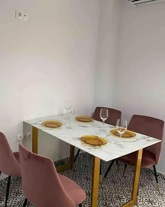 Family Apartment With Private Yard Next To Agios Dimitrios Church Soluň